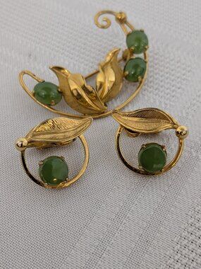 Sorrento Pin and Earrings Set Jade Stones and 12K Gold Filled Settings Vintage